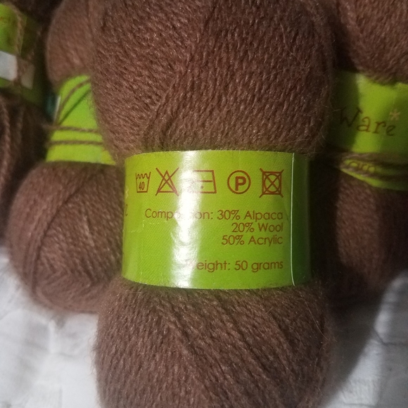 Alpaca Ware Blended Alpaca Yarn- about 5 skeins - Picture 2 of 6